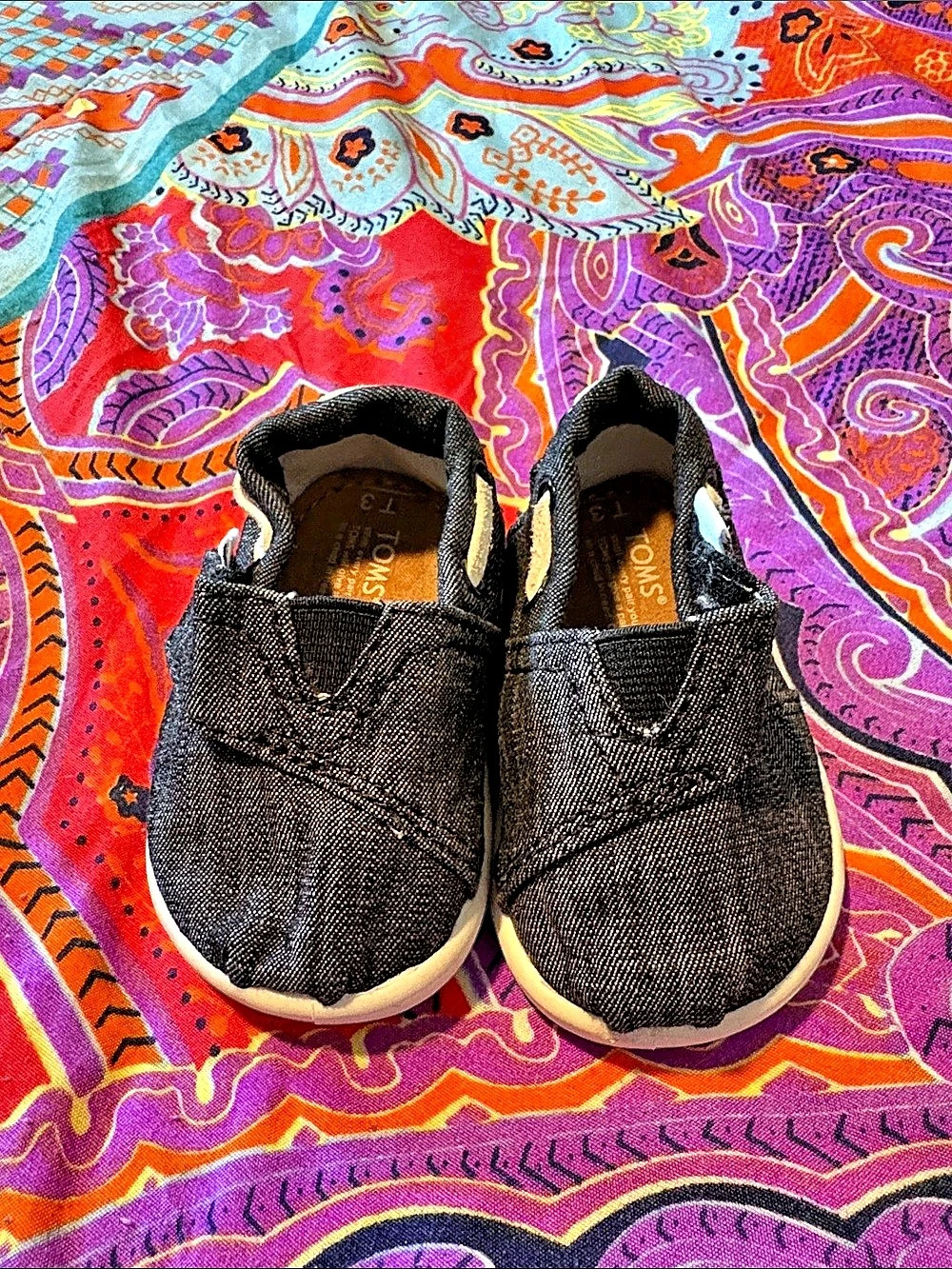 TOMS Tiny Toms Classic Slip-On Kids Black Sneakers
